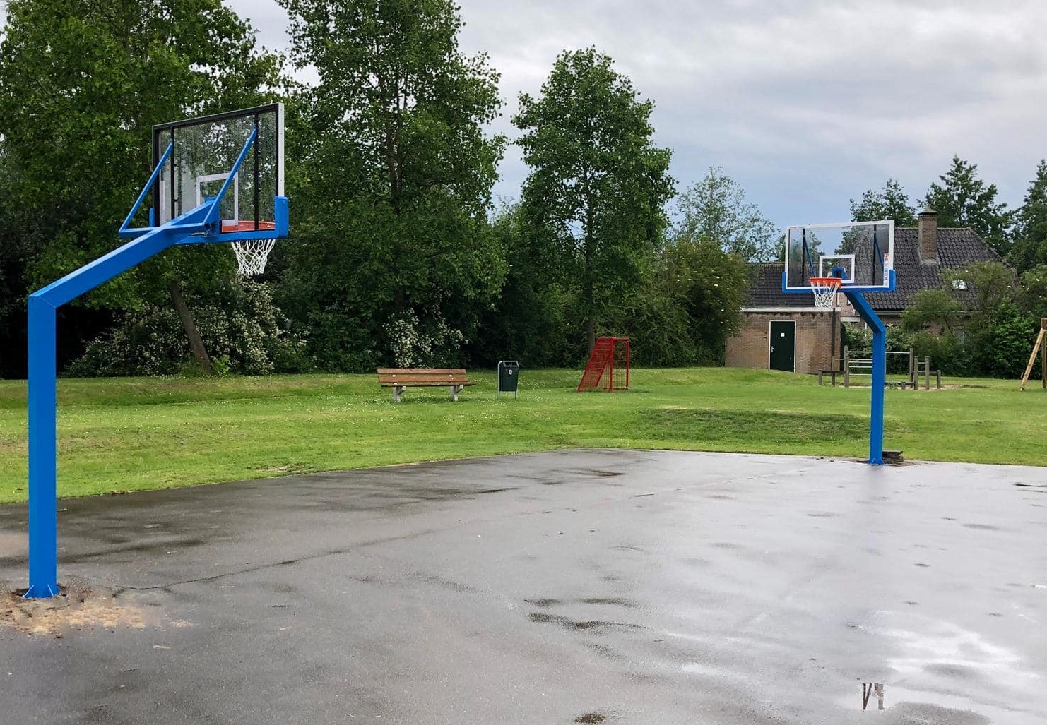 Basketbalpaal PROFI-outdoor 29 Basketbalpaal model Profi met wedstrijdbord. Een aanwinst voor de openbare ruimtes.