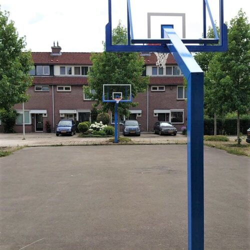 Basketbalpaal PROFI-outdoor 98 Ook dit basketbalveldje met onze professionele outdoor basketbalpalen model Profi. Absoluut een aanwinst voor uw sportieve jeugd.