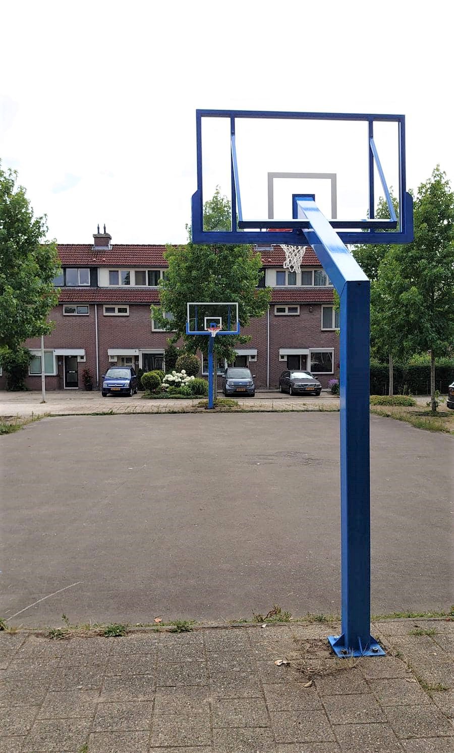 Basketbalpaal PROFI-outdoor 40 Ook dit basketbalveldje met onze professionele outdoor basketbalpalen model Profi. Absoluut een aanwinst voor uw sportieve jeugd.