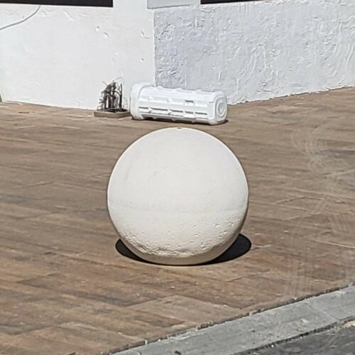 Afzetbol Vera 12 Veilig, duurzaam uw voetgangsergebied afzetten. Betonbol model Vera.