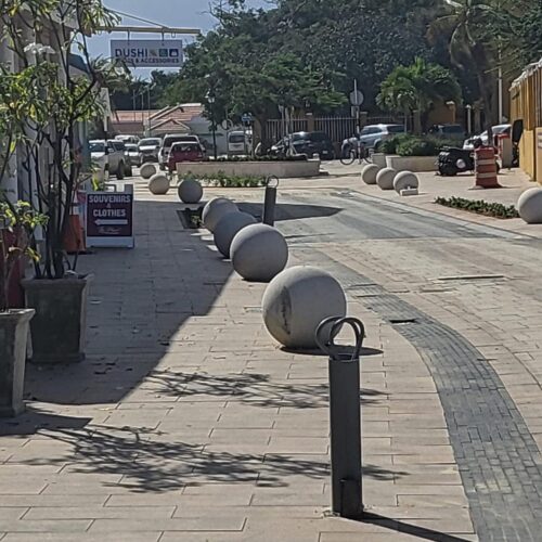 Afzetbol Vera 13 betonbollen anitparkeer