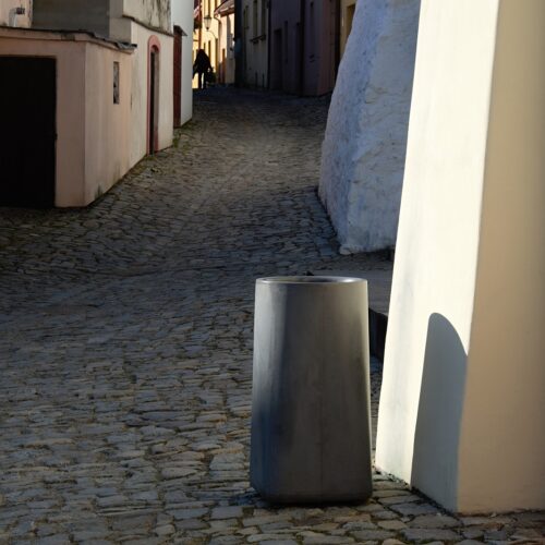Buiten afvalbak Koln 11 Buiten afvalbak Koln in de antraciet-uitvoering.