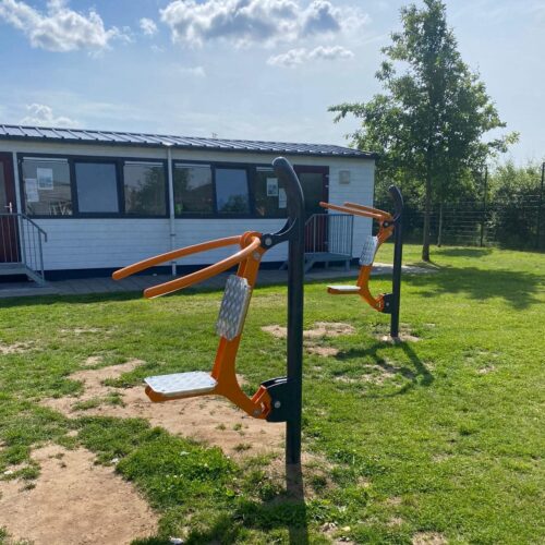 Buiten fitness toestel Butterfly 23 Voor wie zijn grenzen wil verleggen: de Butterfly is ideaal voor het trainen van de borst, schouders en armen met een uitdagende moeilijkheidsgraad