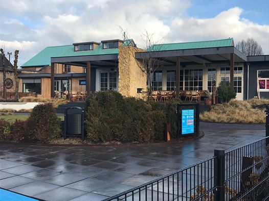 Buiten afvalbak model Genova 5 Buitenafvalbak model Genova, hier geplaatst bij Top-parken.