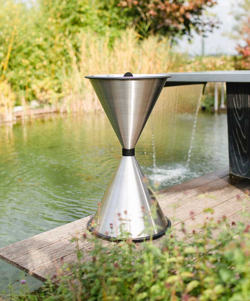 Asbak model Delsin 1 De rvs uitvoering van deze fraai buiten asbak