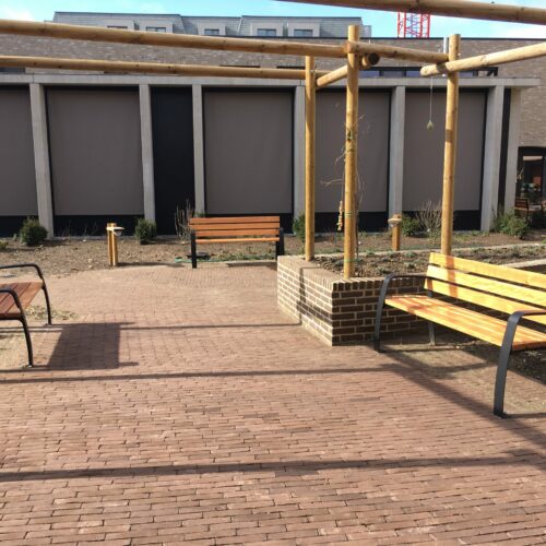 Parkbank Sofia 16 Banken speciaal voor buiten. Parkbank Sofia.