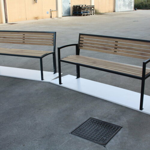 Parkbank Carmen 5 Deze zeer fraai afgewerkte parkbanken zijn bijzonder duurzaam en fraai om te zien. Parkbank model Carmen, leverbaar in diverse kleurafwerkingen, absoluut een aanwinst voor de buitenruimte.