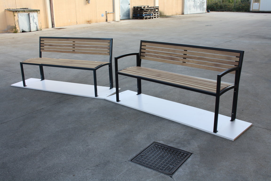 Parkbank Carmen 3 Deze zeer fraai afgewerkte parkbanken zijn bijzonder duurzaam en fraai om te zien. Parkbank model Carmen, leverbaar in diverse kleurafwerkingen, absoluut een aanwinst voor de buitenruimte.