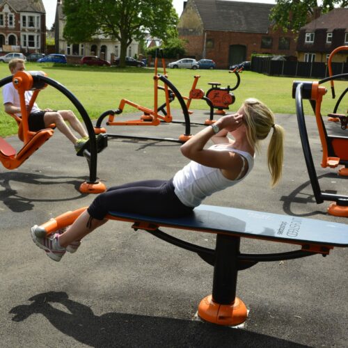 Fitness toestellen outdoor. Sit Up Benches. voor outdoor fitnessparken