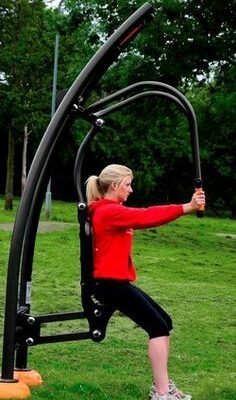 Outdoor fitness Inclusive Chest Press & Pull Down Combo 20 De Chest Press afgebeeld in diepzwart.