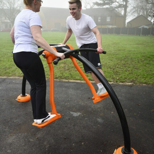 Buitenfitness toestel Surfer 12 Voor een weerbestendige en luxe outdoor gym zijn FZL’s fitnesstoestellen in het topsegment de ideale keuze.