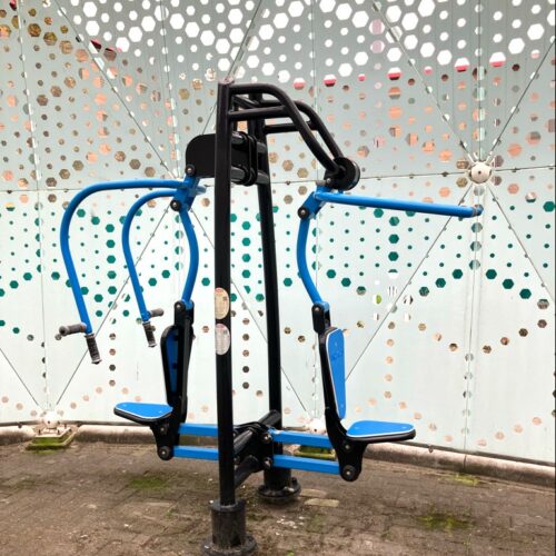 Buiten fitnesstoestel Chest Press & Pull Down Combo 15 Ook deze staat in een penitaire inrichting. Creëer eenvoudig een exclusieve outdoor gym met de topsegment fitnesstoestellen van FZL, die tegen alle weersomstandigheden bestand zijn.