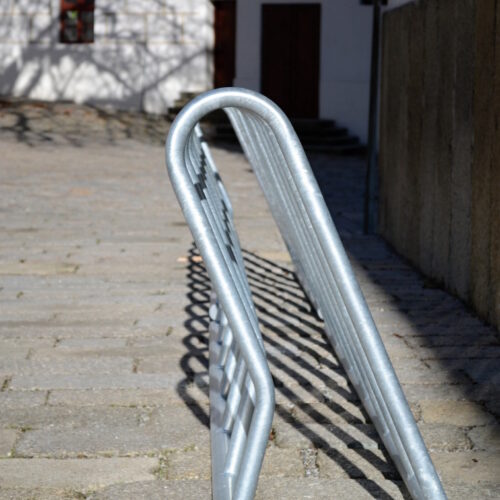 Fietsenrek Loop 18 Het Loop fietsenrek biedt een uitstekende prijs-kwaliteitverhouding voor een duurzame en stijlvolle fietsenstalling.