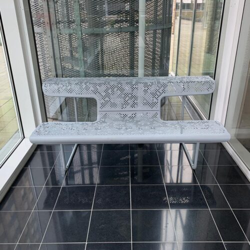 Parkbank De dichter 22 Deze parkbank is van Alfredo Häberli (1964), een internationaal bekende Zwitsers-Argentijnse productontwerper