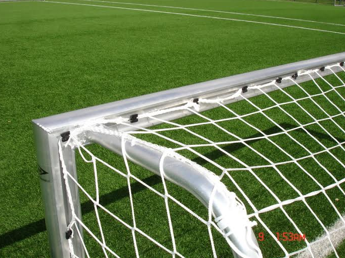 Stel jeugddoel netten JVN140 knooploos 1 Soepel-hangende jeugd doelnetten. Dikte 4mm. Voor een bijzonder scherpe prijs. Topkwaliteit!