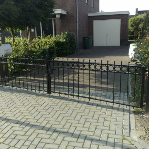 Draaipoorten 17 Veilige en stijlvolle draaipoorten voor bedrijven en industriële terreinen. Volbad thermisch verzinkt, optioneel poedergecoat. Maatwerk en topkwaliteit.