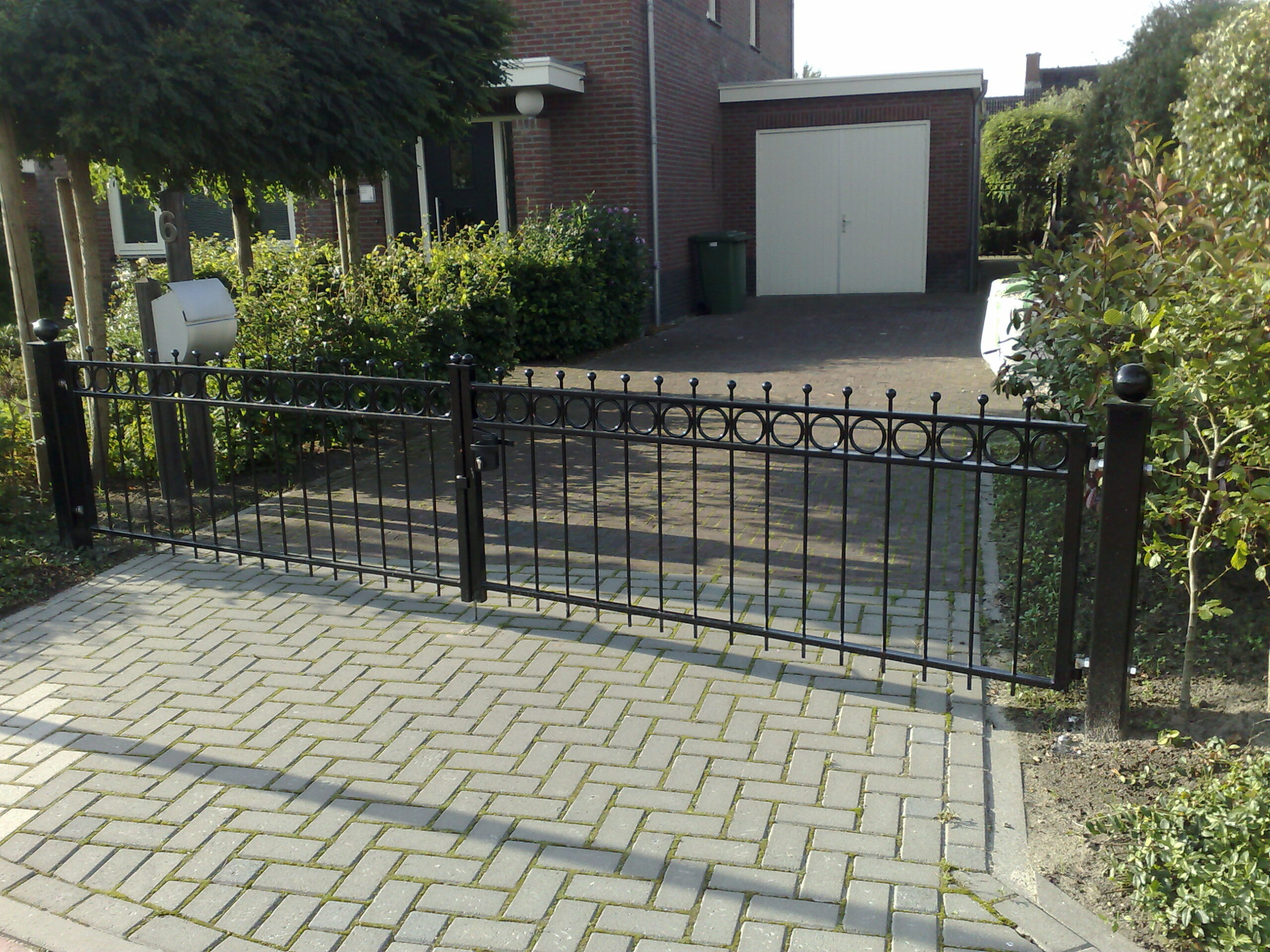 Draaipoorten 5 Veilige en stijlvolle draaipoorten voor bedrijven en industriële terreinen. Volbad thermisch verzinkt, optioneel poedergecoat. Maatwerk en topkwaliteit.