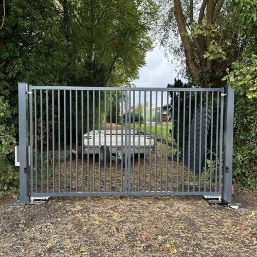 Draaipoorten 24 Degelijk en duurzaam, handbediende toegangshekken, poort met spijlen op maat.