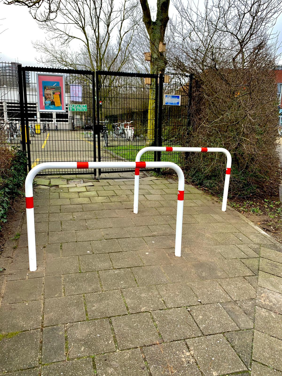 Uitneembaar toegangshek 3 Uitneembaar, dus ideaal als er groot verkeer langs moet