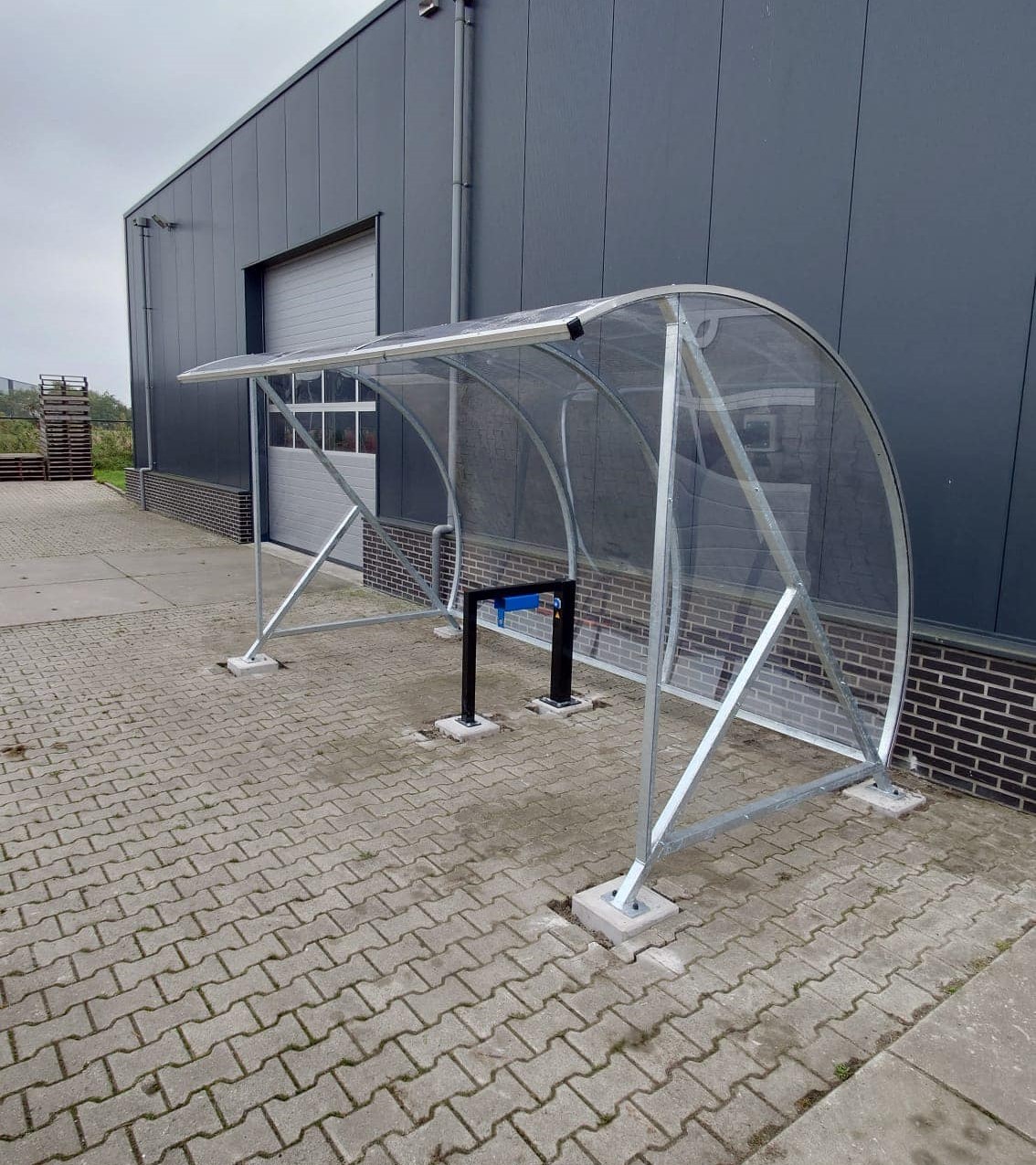 Fietsoverkapping BF1000 - AANBIEDING 38 Rijwieloverkapping - fietsoverkapping BF1000. DE top aanbieding van SKWShop als het om fietsoverkappingen. gaat.