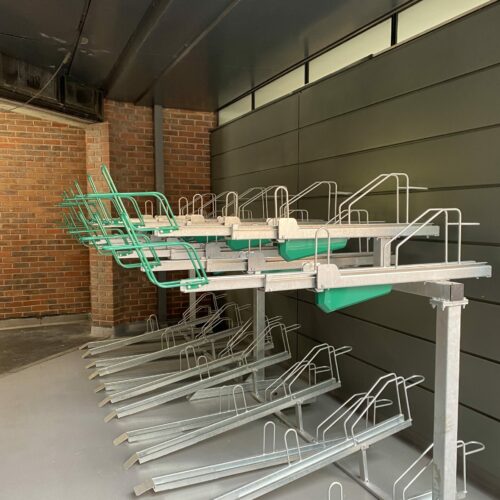 Tweelaags fietsenrek 2Tier+ 19 Dubbel zoveel fietsen op dezelfde ruimte. Het etage fietsenrek is sterk, gebruiksvriendelijk en geschikt voor elke fietsenstalling.