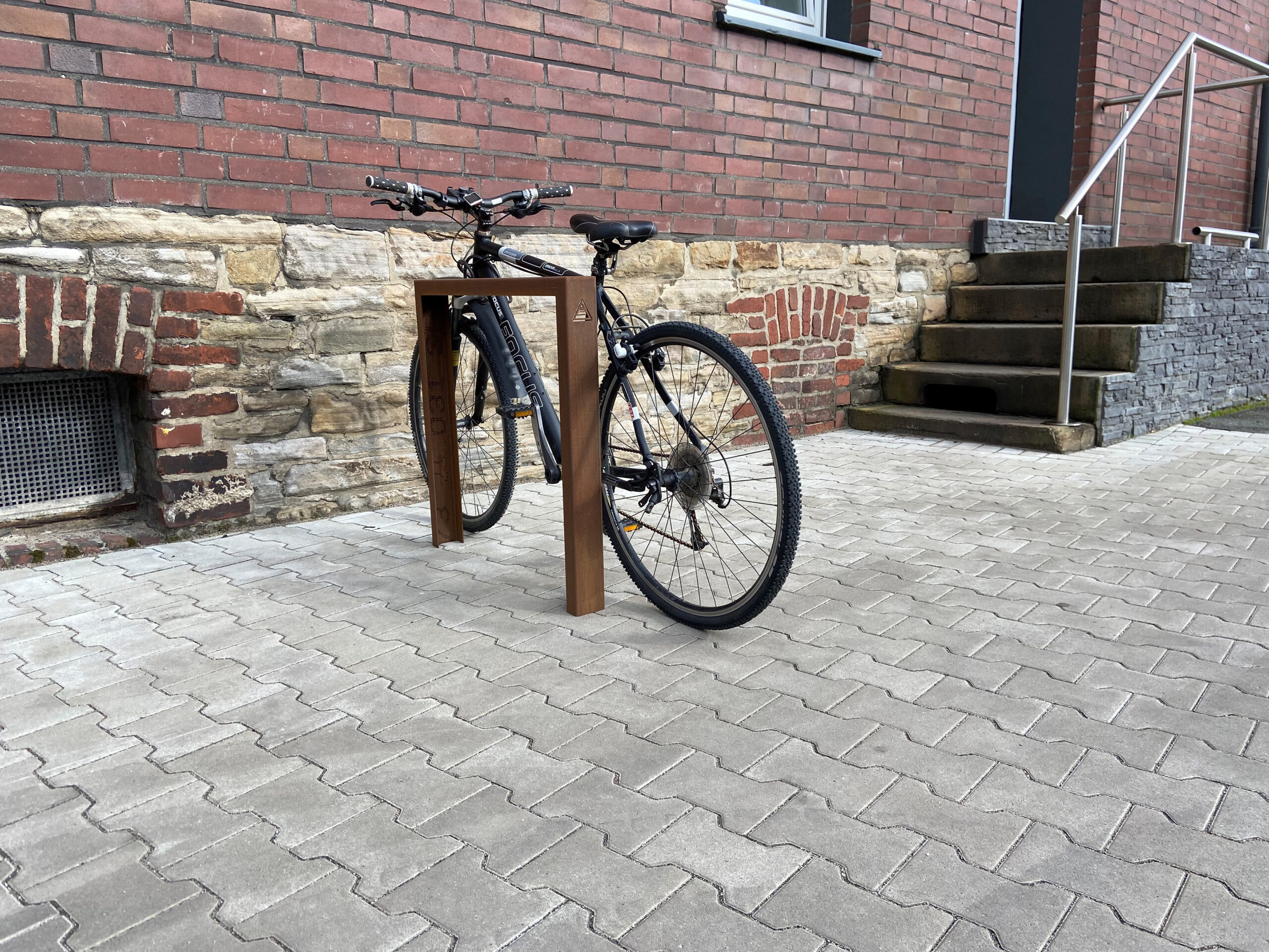 Fietsnietje Corten 4 Fietsnietje - fietsaanleunbeugel het model Corten, bestand tegen alle weersomstandigheden