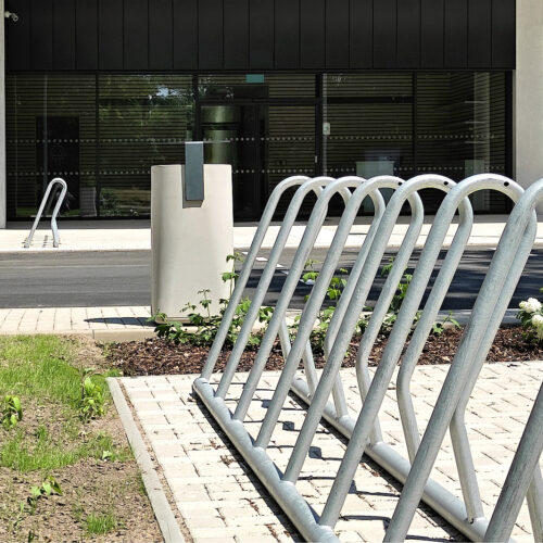 Fietsenrek Loop 21 Fietsenrekken voor iedere fiets, de ultieme duurzaamheid. Leverbaar met 4, 6 en 8 fietsplekken.