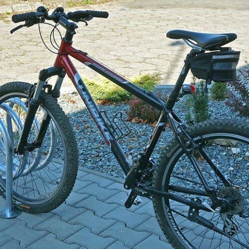 Leuk  fietsenrek in spiraalvorm. Leverbaar in 2 uitvoeringen (lengtes). 53cm en in een lengte van 125cm.