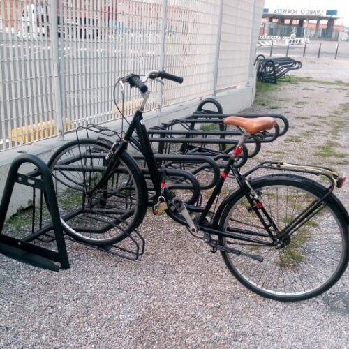 Fietsenrek Recoaro 11 Een ideale valbescherming en eenvoudig uw slot bevestigen. Fietsenrek model Recaro