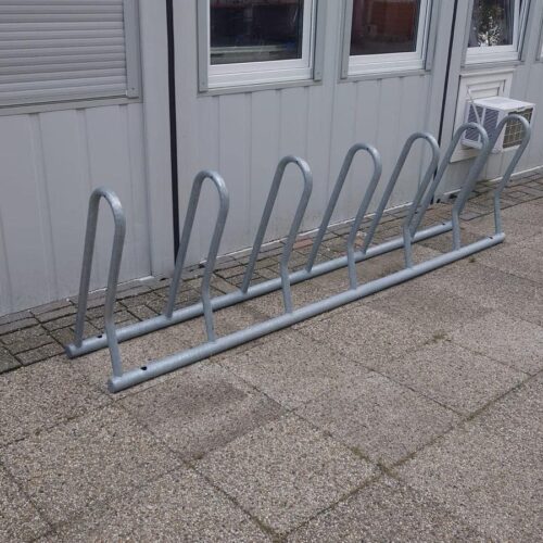 Fietsenrek Loop 22 Fietsenrek Loop, de ultieme duurzaamheid en geen beschadiging van uw velg. Afgebeeld met 7 beugels, ideaal fietsenrek voor 6 tot 7 fietsen.