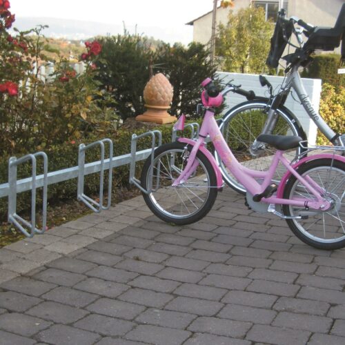 Rijwielrek, fietsenrek Trapezium, hier afgebeeld in de 90 graden (rechte) uitvoering met 6 fietsplekken.