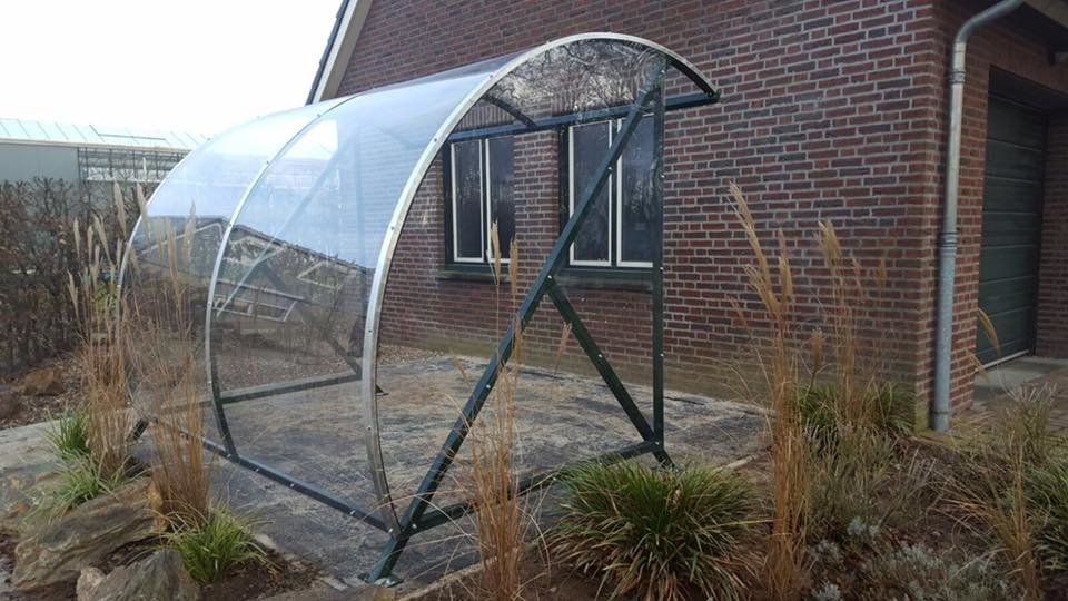 Fietsoverkapping BF1000 - AANBIEDING 1 Rijwieloverkapping BF1000, ook zeer geschikt als rokersruimte buiten.