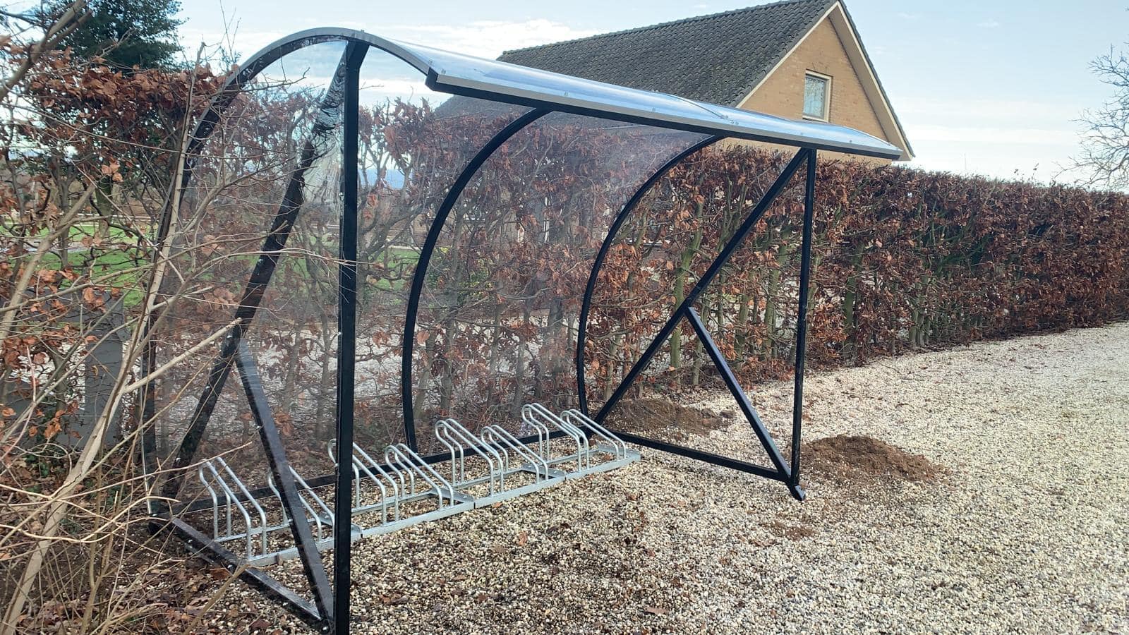 Fietsoverkapping BF1000 - AANBIEDING 28 Fietsoverkapping BF1000, in iedere standaard ral kleur leverbaar en ook voor de fietsenrekken bent u bij ons aan het juiste adres.