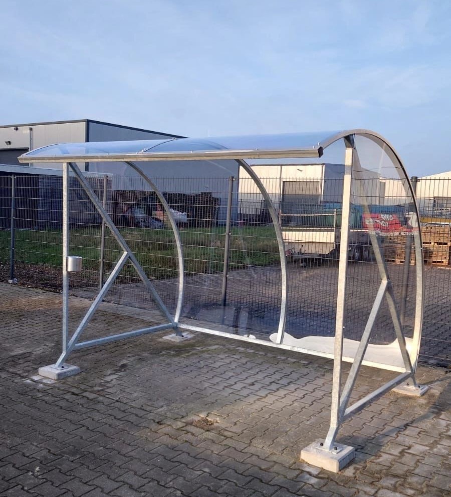 Fietsoverkapping BF1000 - AANBIEDING 46 Bestel nu de BF1000 fietsoverkapping in uw gewenste RAL-kleur, die naadloos aansluit bij de uitstraling van uw bedrijf of organisatie, voor de speciale prijs van slechts €2.990 inclusief montage, en profiteer van deze voordelige aanbieding.