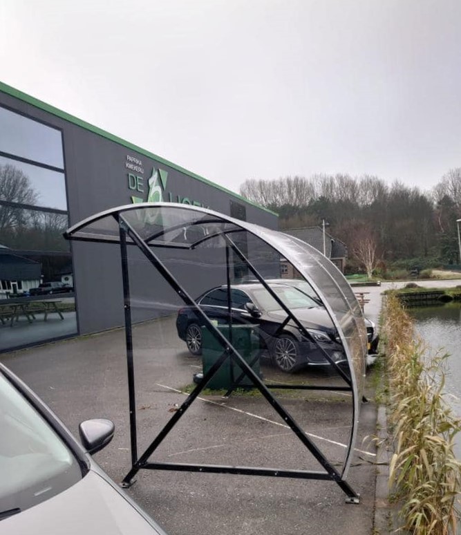 Fietsoverkapping BF1000 - AANBIEDING 22 Fietsoverkapping model BF1000, lengte 3 meter, ingezet als rookabri.