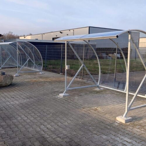 Fietsoverkapping BF1000 - AANBIEDING 84 Drie van deze voordelige en duurzame fietsoverkappingen bij Corlido in Emmen. Fietsoverkapping kopen? Model BF1000, onze top aanbieding!