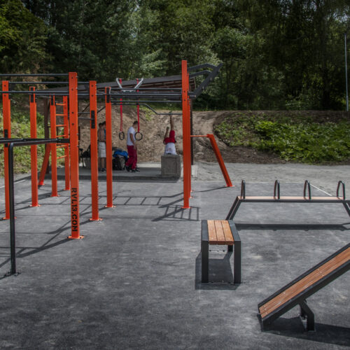Buiten fitness monkey-rek 3 Een zeer ;leuke aanvulling op onze (mini( bootcamp, outdoor fitnessparken. Parallel bars).