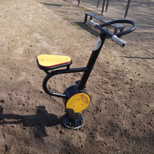 Buitenfitness toestel Surfer 13 FZL biedt robuuste, weerbestendige fitnesstoestellen voor buiten die voldoen aan de eisen van het topsegment.