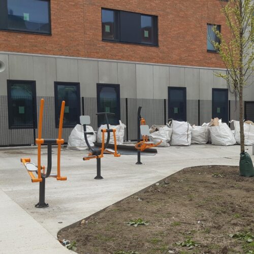 Buiten fitness toestel Excersise Bike 27 Creëer een professionele outdoor gym met de topsegment buiten fitnesstoestellen van FZL, ontworpen voor intensief gebruik.