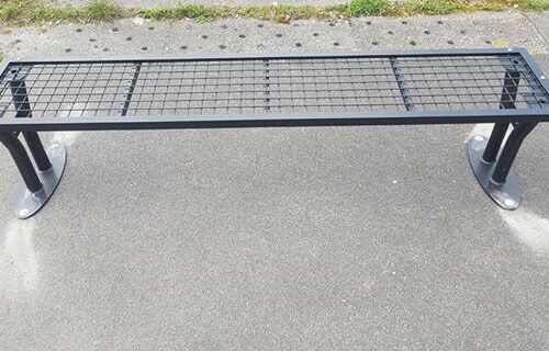 Parkbank Village, ook met rugleuning leverbaar. Diverse ral kleuren mogelijk.