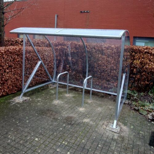 Fietsoverkapping BF1000 - AANBIEDING 102 Onze BF1000 fietsoverkapping in de verzinkte uitvoering uitgevoerd met 2 fietsnietjes (aanleunbeugels. Deze staat in Malden