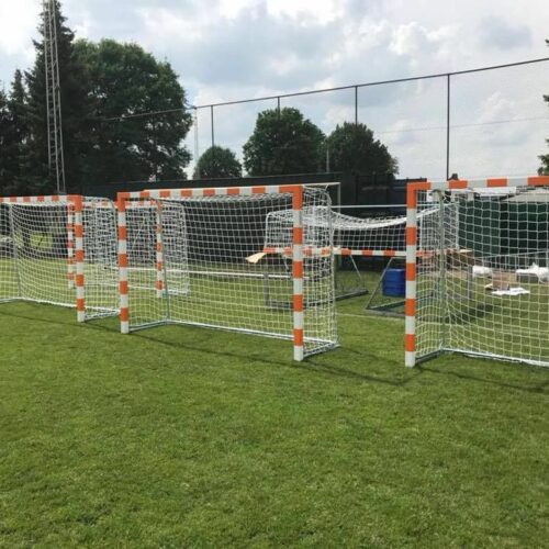 Zaaldoel model HD04 insteek 5 De HD04 handbaldoelen zijn leverbaar in een standaarddiepte van 1 meter en in de IHF-uitvoering van 1,5 meter, volledig conform de internationale handbal federatie richtlijnen.