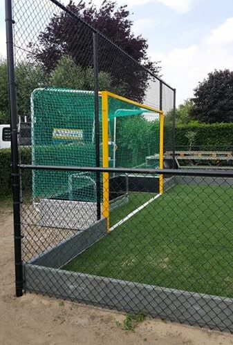 Slagplank Rubber granulaat Hockey 28 Onze massief regeneraat hockeyveld - slaglanken toegepast in een hockeyveldje dat we geplaatst hebben bij een particilier