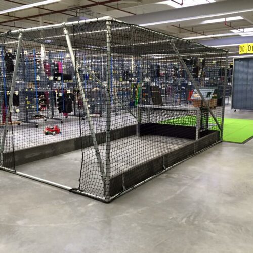 Slagplank Rubber granulaat Hockey 37 Hockey oefenkooi met de 28 cm. hoge slagplanken.