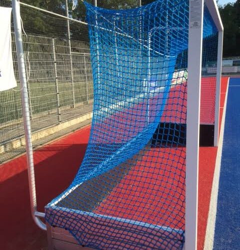 Hockeydoel Superior 28 De zware geprofileerde aluminium profielen van het frame van deze hockeydoelen, staan garant voor jarenlang zorgeloos gebruik.