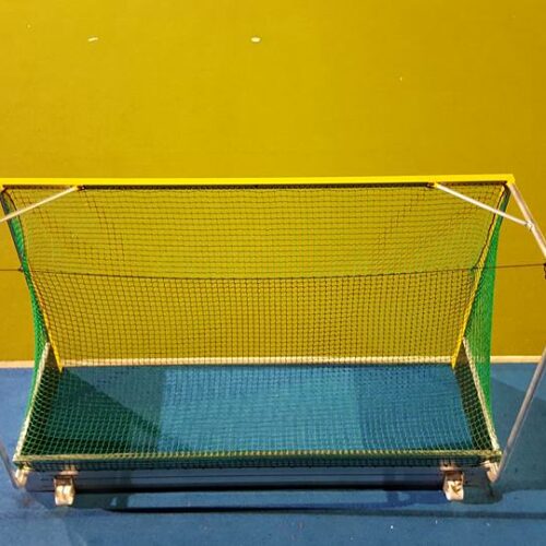 Hockeydoel Superior 33 Topmodel hockeydoel. Vrije net-ophanging, netstangen aan de achterzijde en 2 transportwielen voor het eenvoudig transporteren