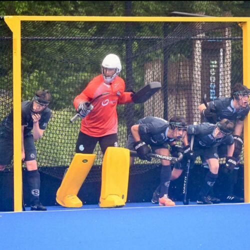 Hockeydoel Superior UB 11 De Superior UB is het vlaggenschip onder de hockeydoelen, ideaal voor zowel topsportomgevingen als ambitieuze hockeyclubs die kwaliteit en uitstraling belangrijk vinden.