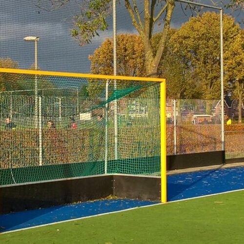 Hockeydoelnetten WK-model 8 Onze knooploze hockeydoelnetten WK-model in onze aluminium WK- hockeydoelen met geel gepoedercoat frame..