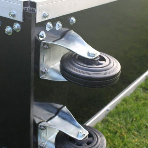 Jeugdhockeydoel, hockeyschot 8 Door de soepel lopende transportwielen zijn deze hockeyschoten - jeugdhockeydoelen eenvoudig te verplaatsen.