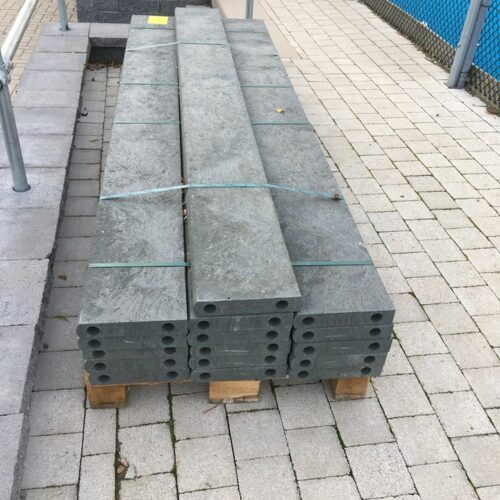 Slagplank Rubber granulaat Hockey 41 Onze slagplanken worden keurig op een pallet aangeleverd. Afgebeeld de zware regeneraat hockey-slagplanken. Absoluut de beste koop!